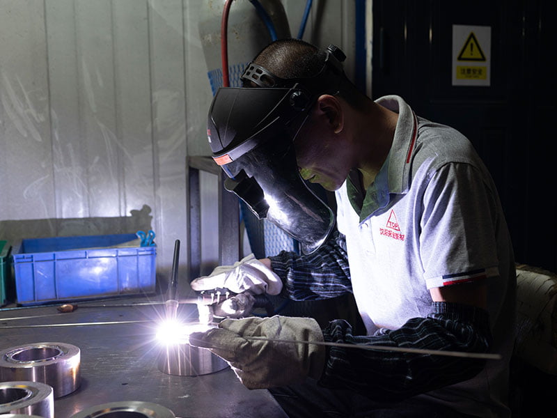 Overlay welding on valve components
